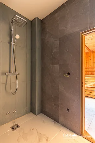 Lüks bir üç katlı villa — Kotor