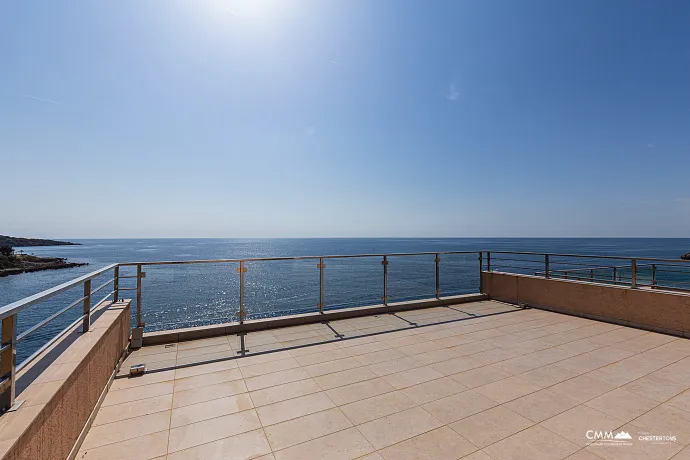 Utjeha'da panoramik deniz manzaralı geniş ev
