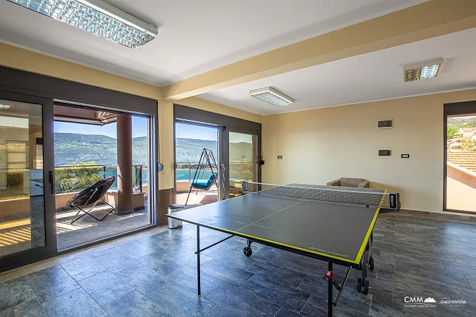 Herceg Novi'nin merkezinde mükemmel villa