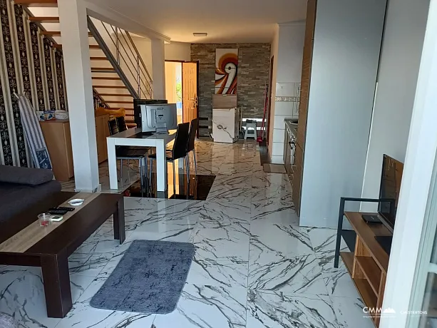 Markovichi'de deniz manzaralı iki yatak odalı stüdyo ve daireler