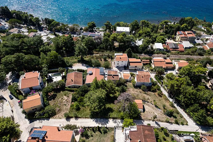 Šušanj’da deniz manzaralı arsa, plaja 150 m — 950 m²