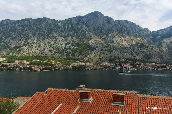 Kotor'da panoramik deniz manzaralı satılık daireler