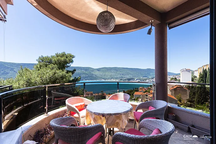 Herceg Novi'nin merkezinde mükemmel villa