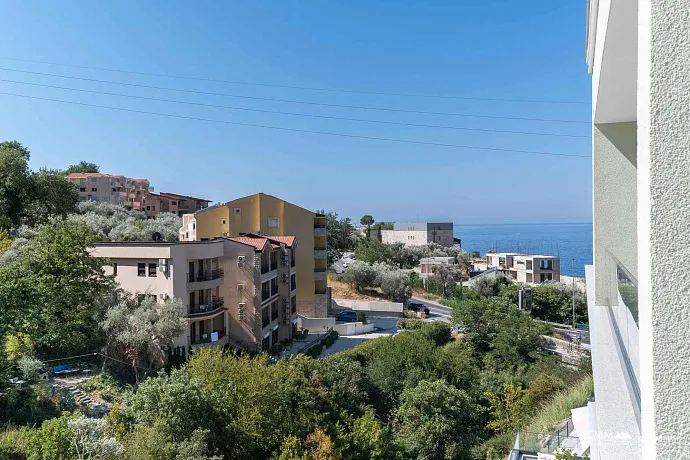 Karadağ sahilinin en güzel plajlarından birine ve deniz