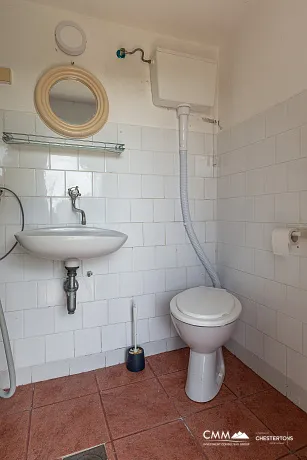 Bar'da teras ve deniz manzaralı rahat ev
