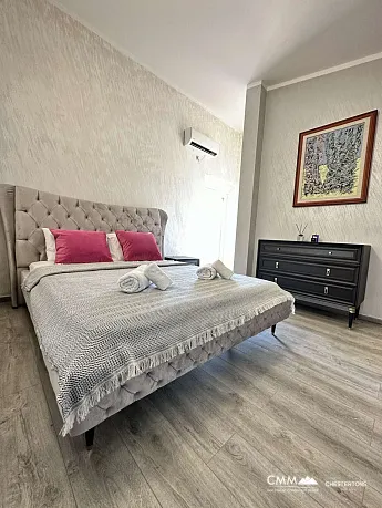 Budva'da deniz manzaralı iki yatak odalı daire