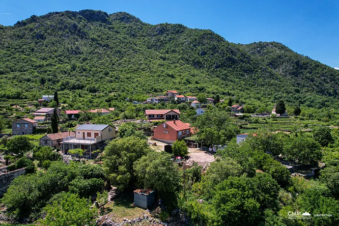 Karadağ'ın en ünlü şarap bölgelerinden biri olan Crmnica'nın kalbinde,
