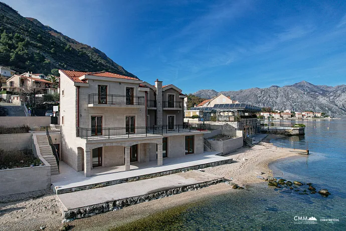 Lüks bir üç katlı villa — Kotor