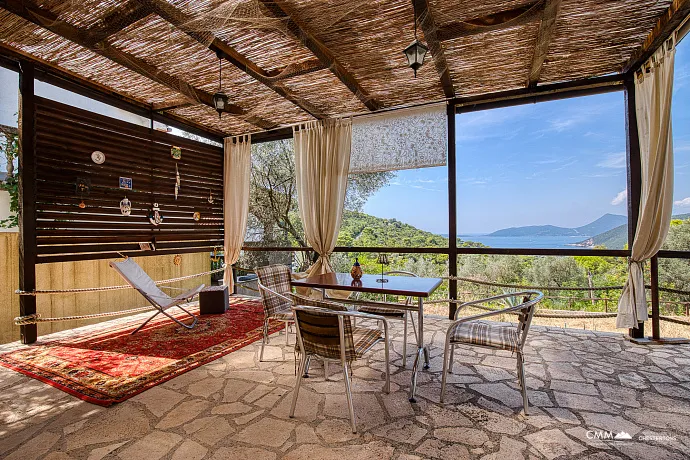 Herceg Novi (KO Radovanći) Bölgesinde Kotor Körfezi Manzaralı Şık Ev