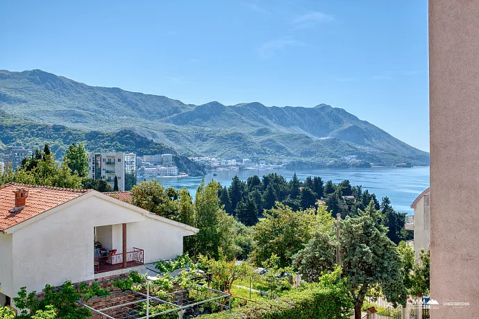 Bečići’de Tam Donanımlı Otel ve Restoran – Denize 200m