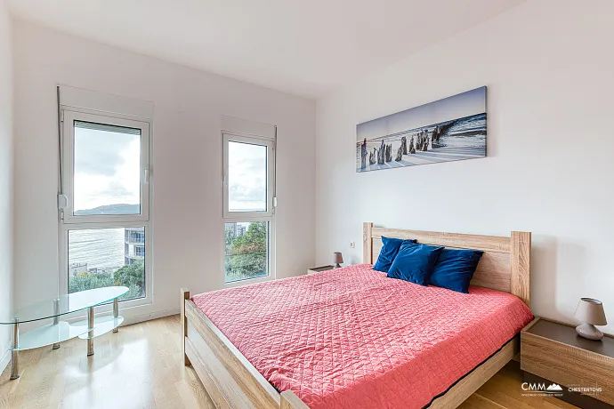 Reževići’de denize sıfır konumda bulunan 450 m²’lik özel bir arsa