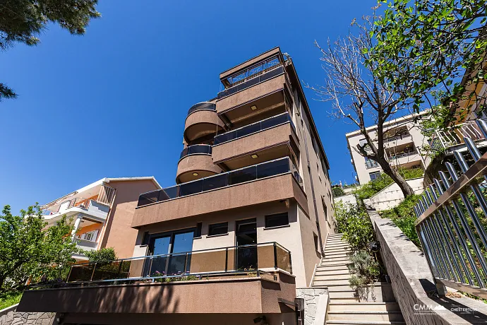 Herceg Novi'nin merkezinde mükemmel villa
