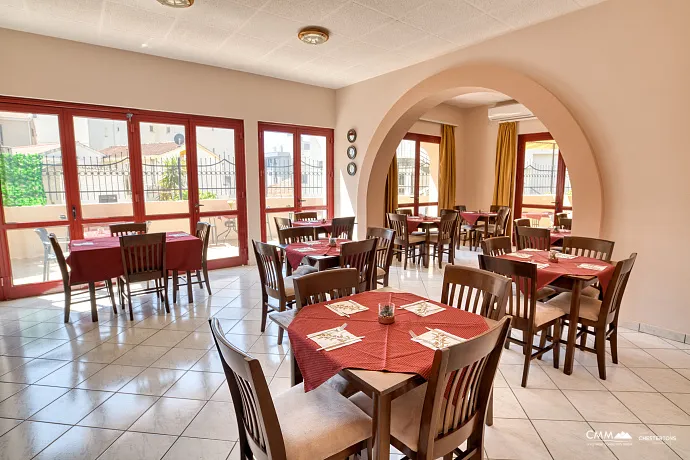 Bečići’de Tam Donanımlı Otel ve Restoran – Denize 200m