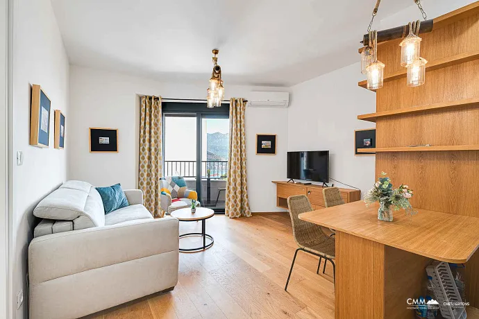 Bečići'de Modern ve Tamamen Eşyalı Satılık Daire