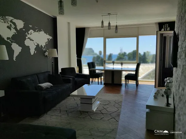 İlk satırda Budva'da tek yatak odalı daire