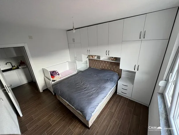 Dobra Voda'da bir ve iki yatak odalı daireler