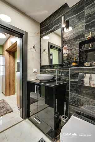 Sutomore'de iki katlı geniş ev