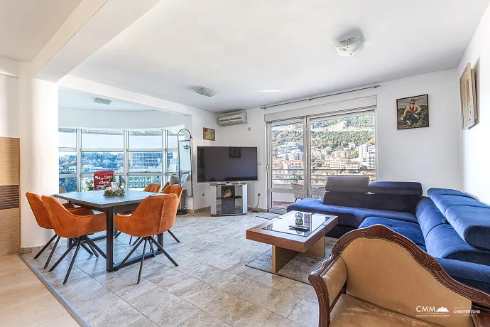 Bečići’de Deniz Manzaralı 71 m² Daire