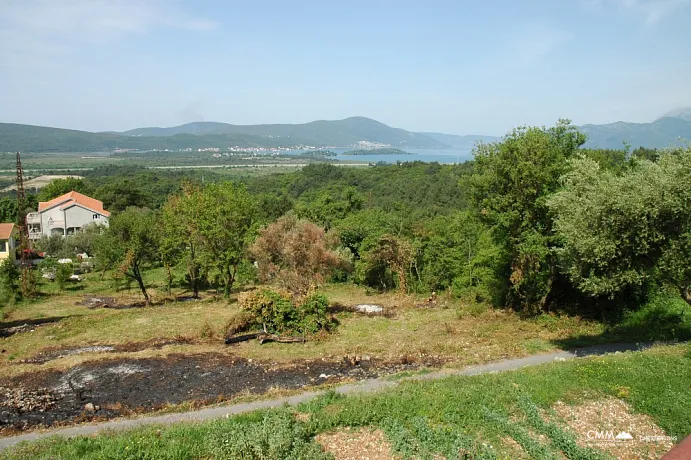 Tivat'ta deniz manzaralı arsa