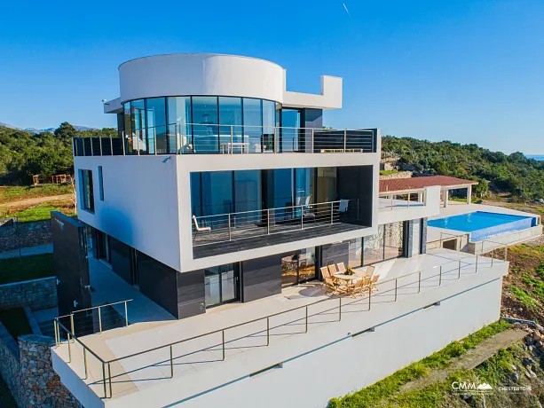Krimovice'de deniz manzaralı özel villa