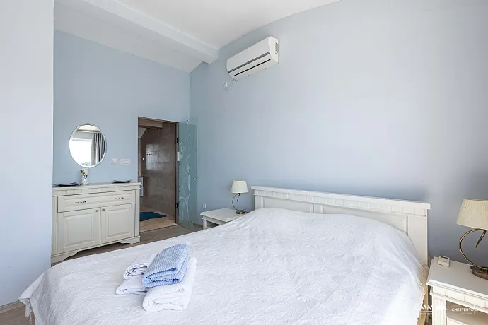 Uteha'da havuzlu lüks villa
