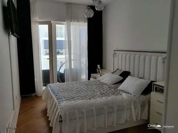 İlk satırda Budva'da tek yatak odalı daire