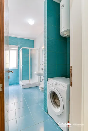 Deniz Manzaralı Daire, Bijela