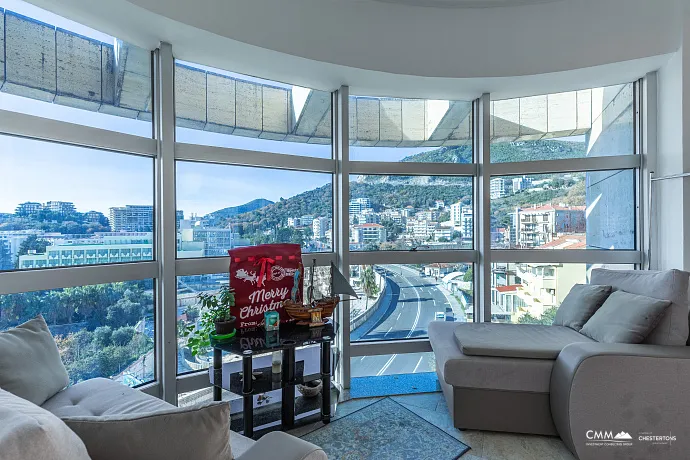 Bečići’de Deniz Manzaralı 71 m² Daire