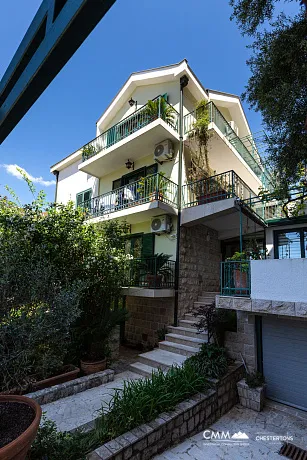 Budva'da geniş ev