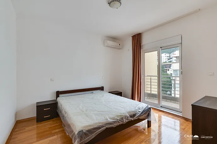 Budva Lazi’de Satılık Eşyalı 1+1 Daire – 89m² Deniz Manzaralı