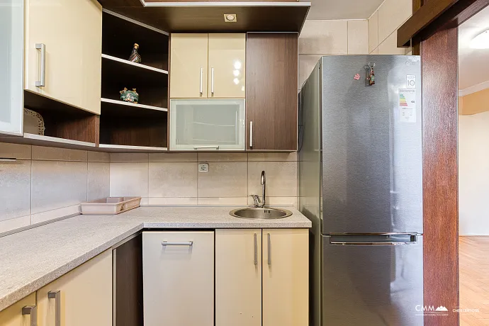 Budva’nın Kalbinde Geniş Daire — Eski Şehir ve Plaja Yakın