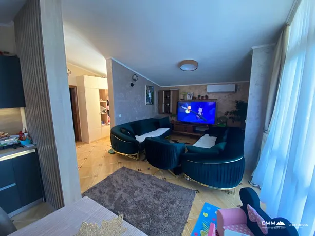 Panoramik deniz manzaralı geniş apartman