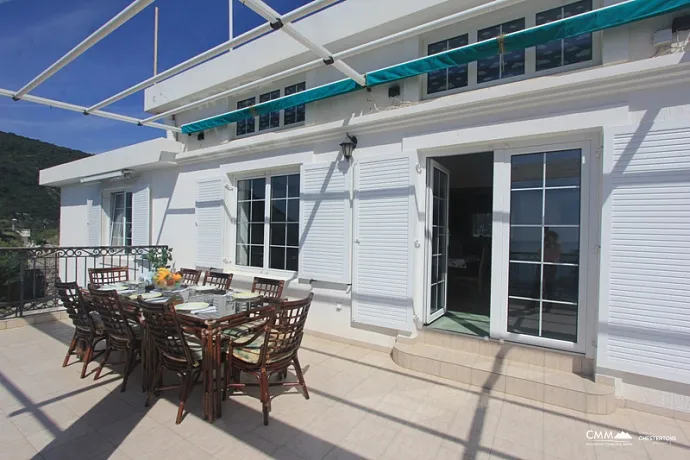Deniz manzaralı lüks villa