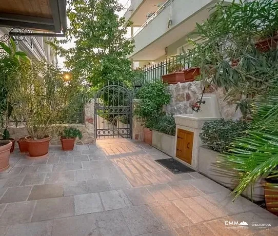Herceg Novi'de denize yakın iki yatak odalı daire