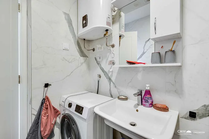Bečići'de Modern ve Tamamen Eşyalı Satılık Daire