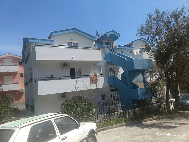 Bijela'da denize sadece 200 metre mesafede tek yatak odalı daire