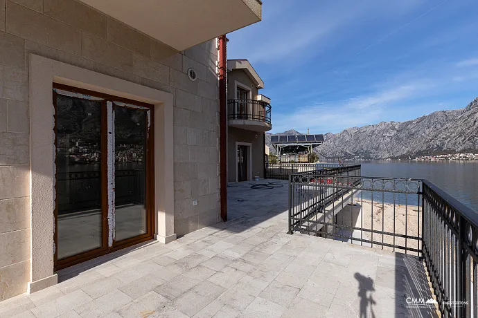 Lüks bir üç katlı villa — Kotor