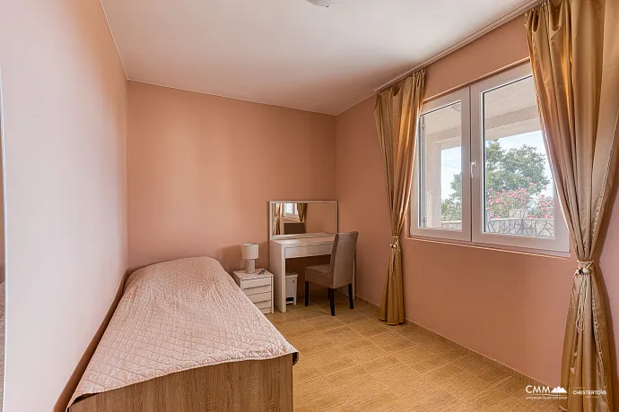 Deniz manzaralı panoramik bir Sutomore evi 120 m2