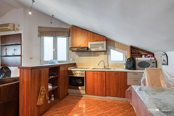 Bečići’de 64m² bir yatak odalı daire