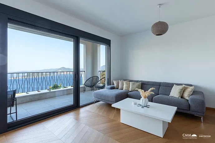 Havuzlu sitede üç odalı daire, Blizikuće