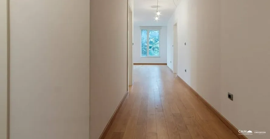 Podgorica'nın Lüks bölümünde üç yatak odalı daire