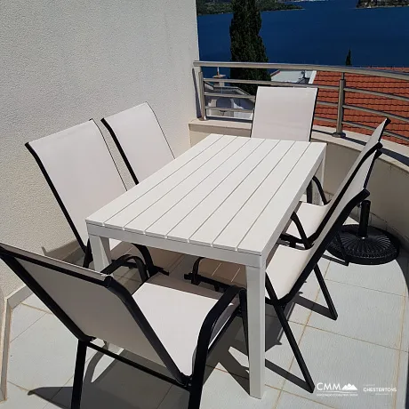 Deniz Manzaralı 2+1 Daire, Plaja 60m Mesafede – Tivat