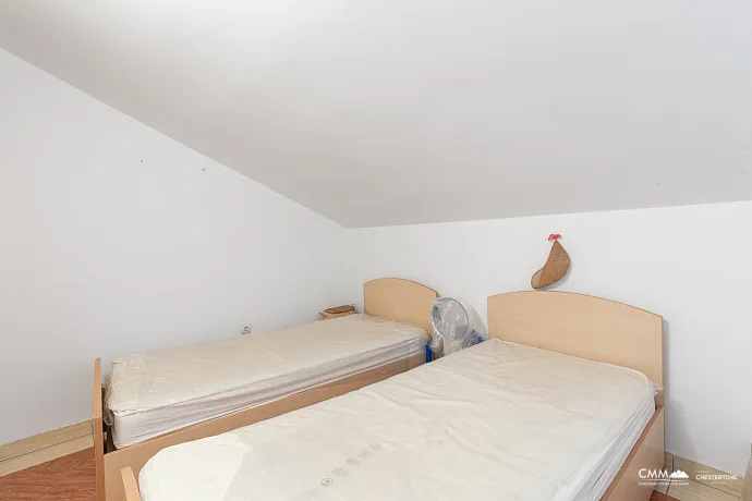 Bečići’de 64m² bir yatak odalı daire