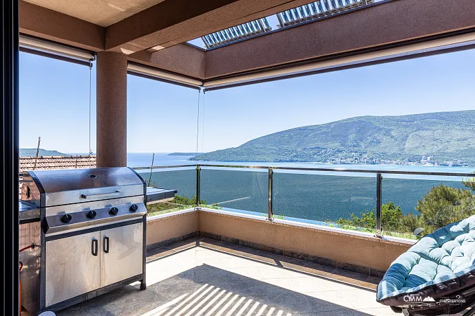 Herceg Novi'nin merkezinde mükemmel villa