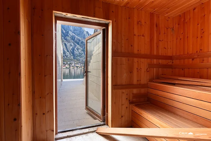 Lüks bir üç katlı villa — Kotor