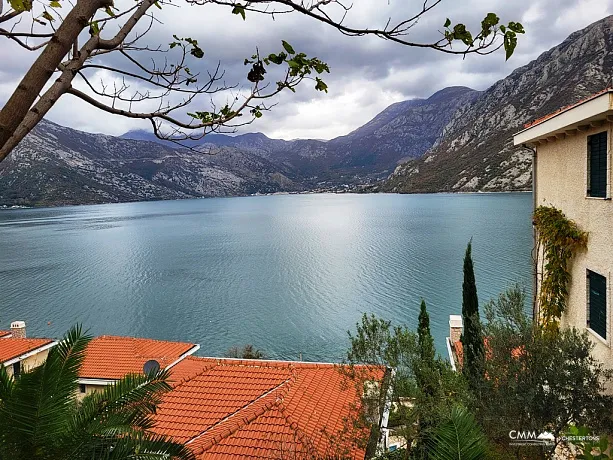 Üç yatak odalı, deniz manzaralı, yüzme havuzlu daire