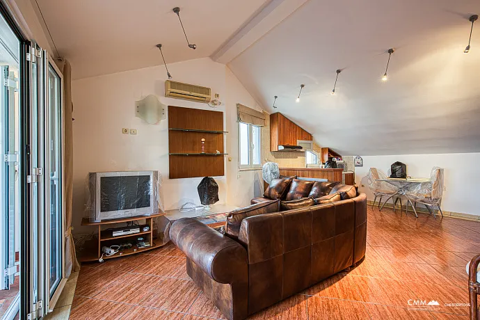 Bečići’de 64m² bir yatak odalı daire