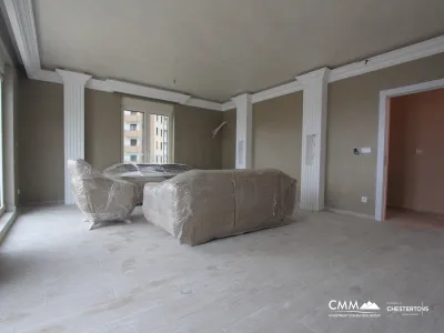 Bečići'de geniş teraslı ve güzel deniz manzaralı daire