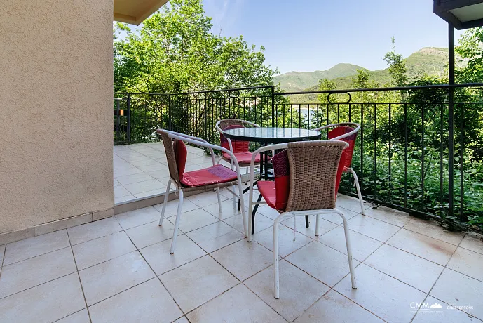 Tivat'ta panoramik deniz manzaralı villa