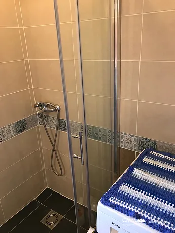 Zeta nehri vadisinde iki evden oluşan güzel bir mülk